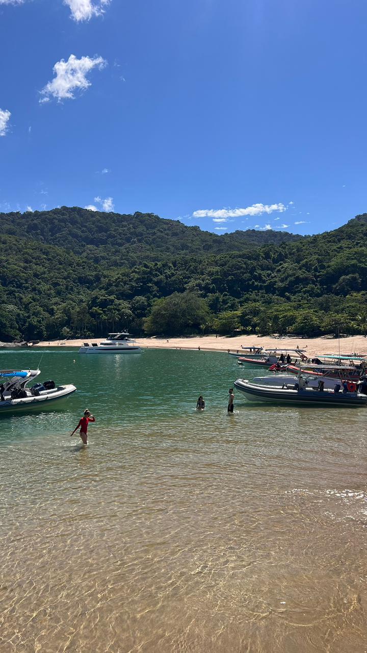 Barcos e banhistas no Bonete