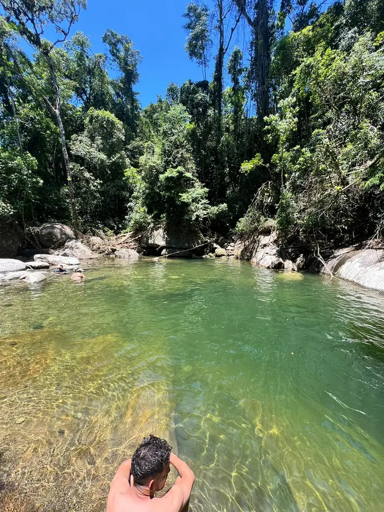 Piscina natural de água verde